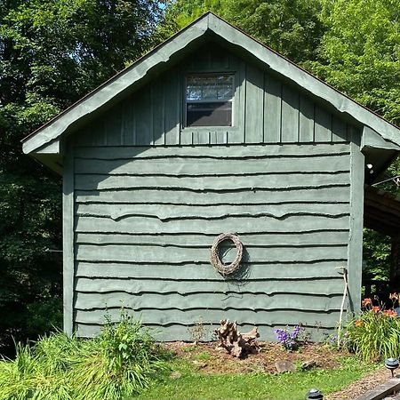 Moore House Inn & Cabins Marlinton エクステリア 写真