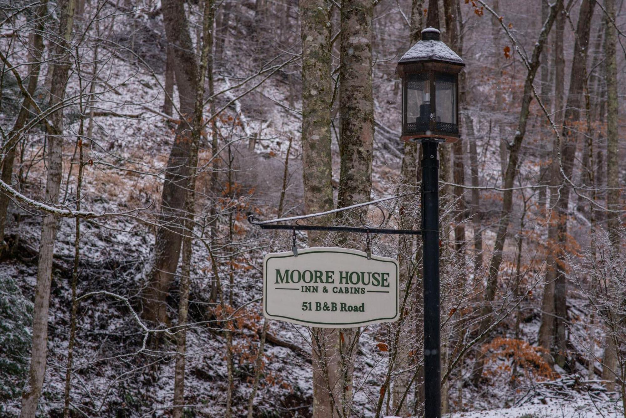 Moore House Inn & Cabins Marlinton エクステリア 写真