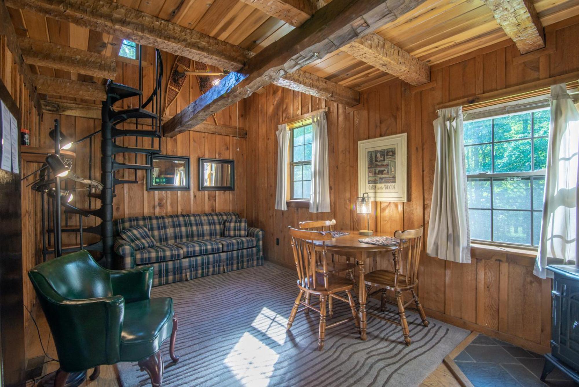 Moore House Inn & Cabins Marlinton 部屋 写真