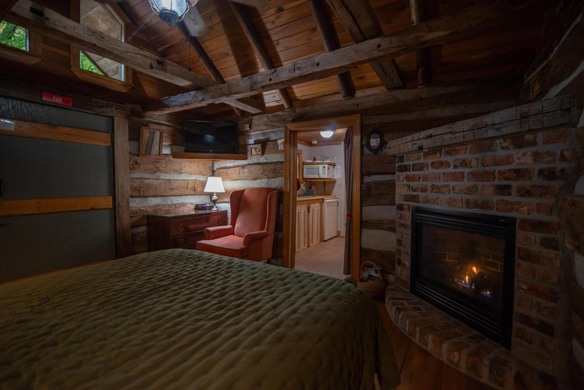 Moore House Inn & Cabins Marlinton 部屋 写真