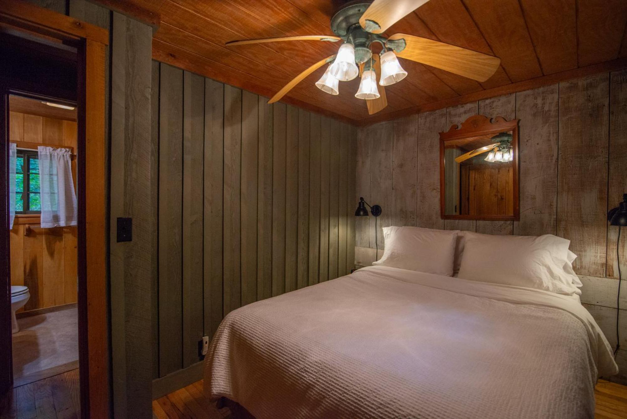 Moore House Inn & Cabins Marlinton 部屋 写真