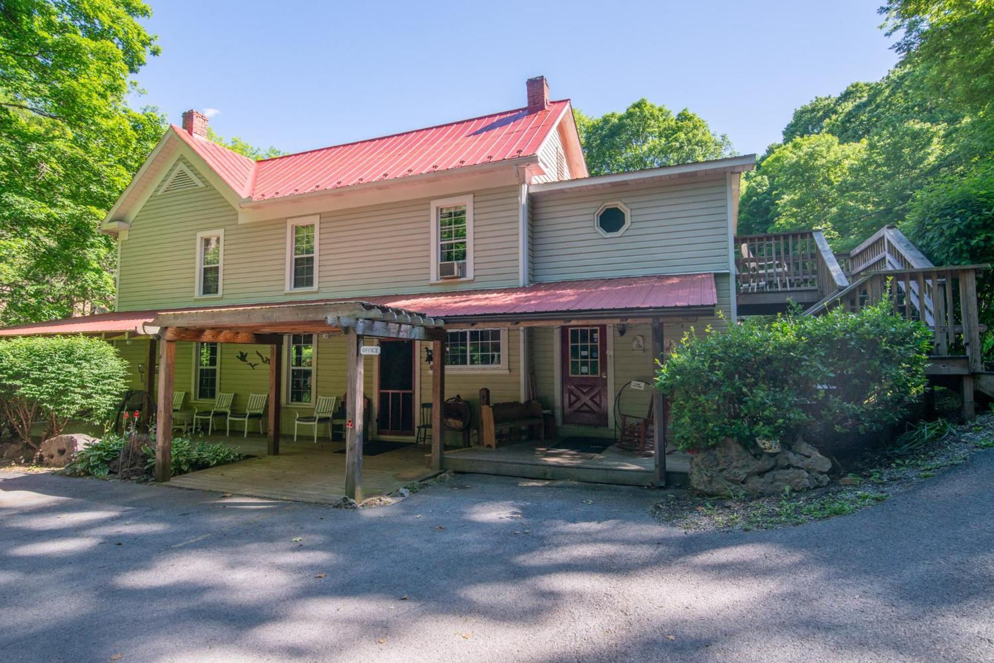 Moore House Inn & Cabins Marlinton エクステリア 写真