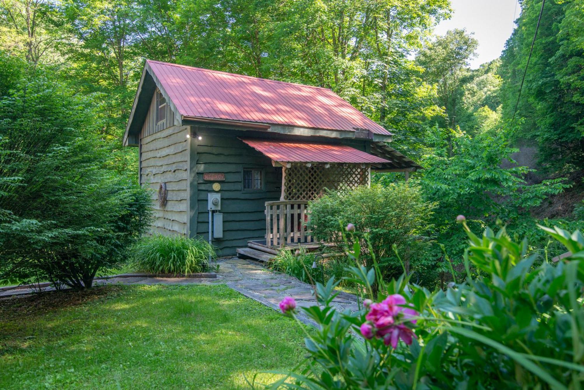 Moore House Inn & Cabins Marlinton エクステリア 写真