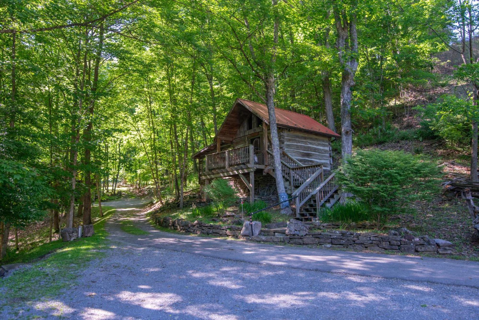 Moore House Inn & Cabins Marlinton エクステリア 写真