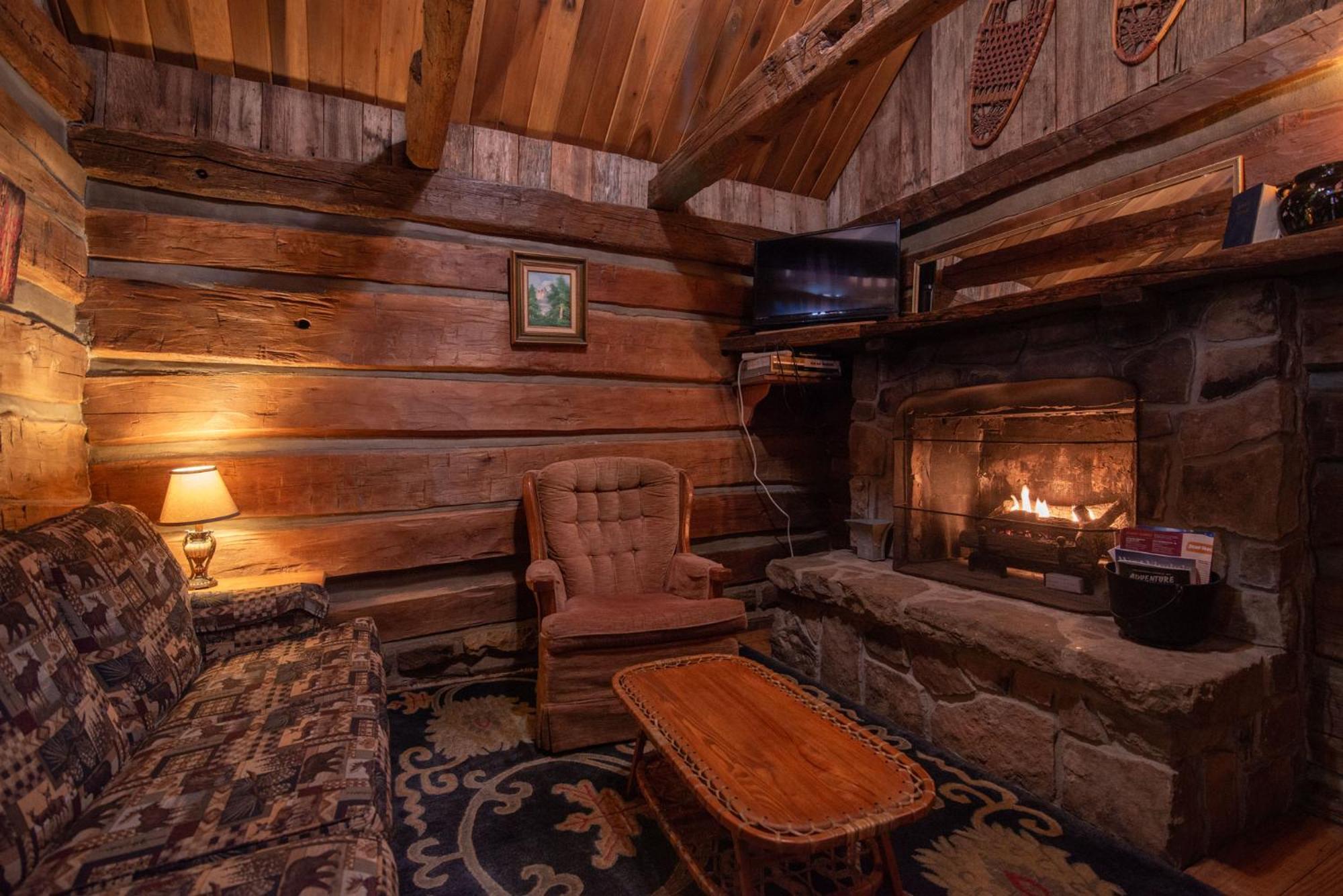 Moore House Inn & Cabins Marlinton エクステリア 写真