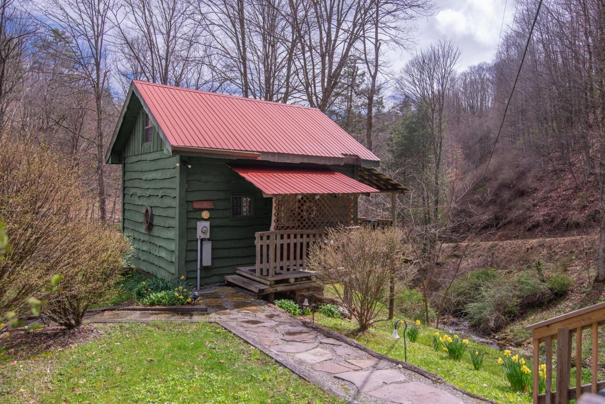 Moore House Inn & Cabins Marlinton エクステリア 写真