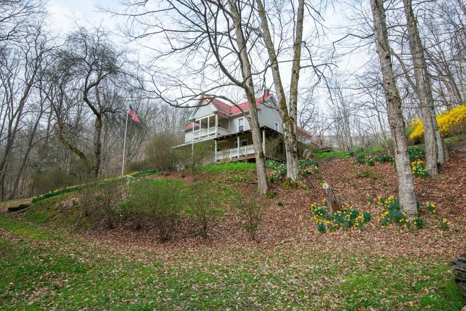 Moore House Inn & Cabins Marlinton エクステリア 写真