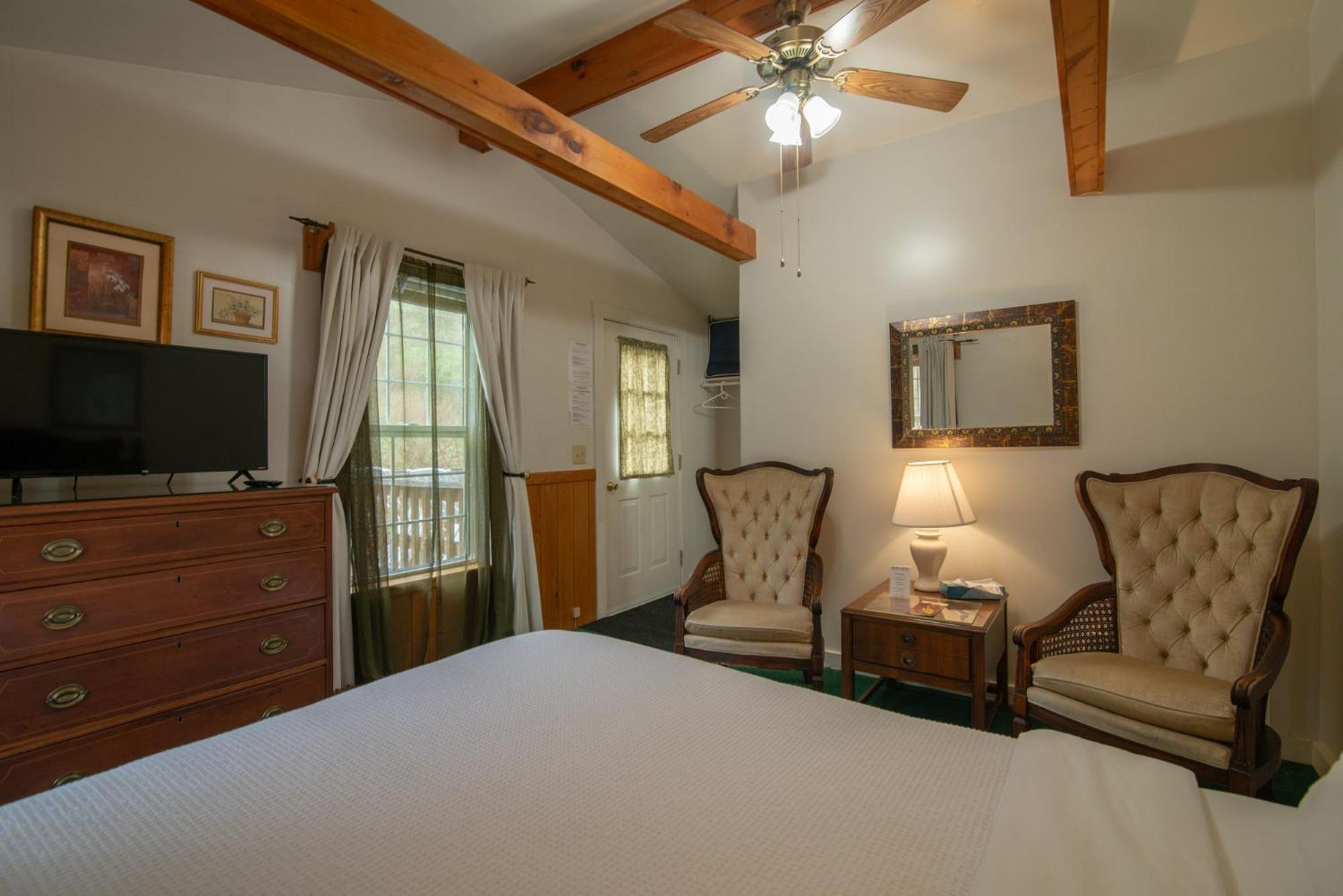 Moore House Inn & Cabins Marlinton 部屋 写真
