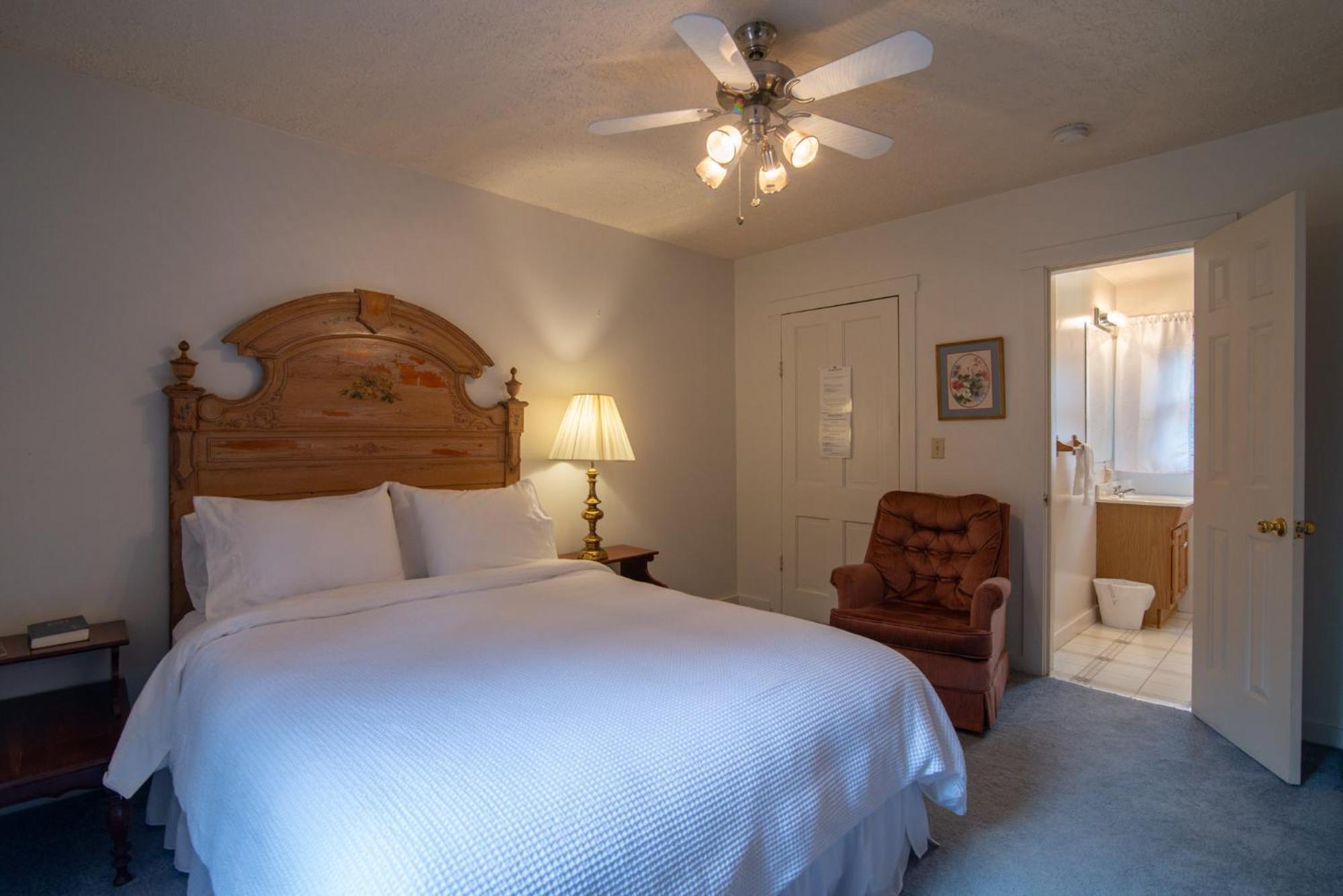 Moore House Inn & Cabins Marlinton 部屋 写真