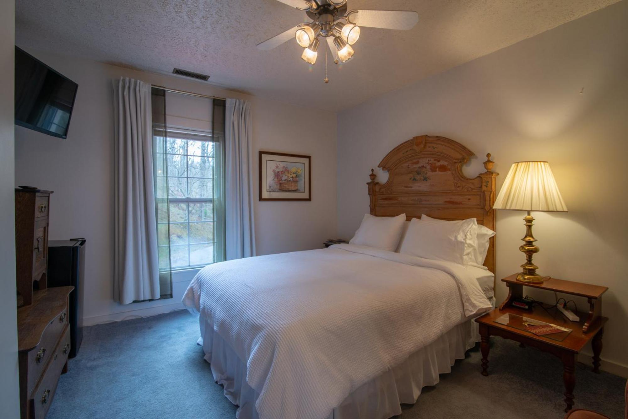 Moore House Inn & Cabins Marlinton エクステリア 写真