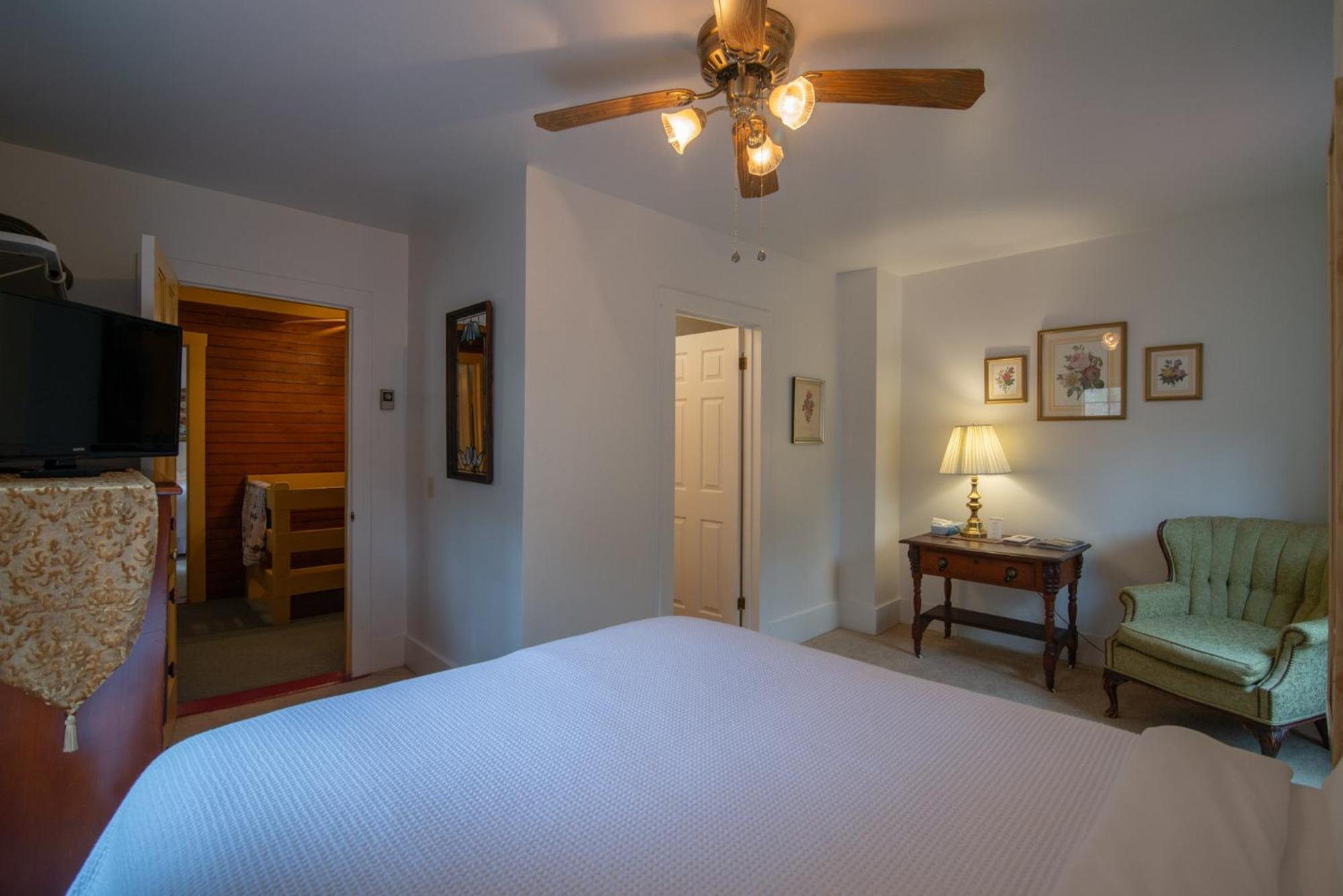 Moore House Inn & Cabins Marlinton 部屋 写真