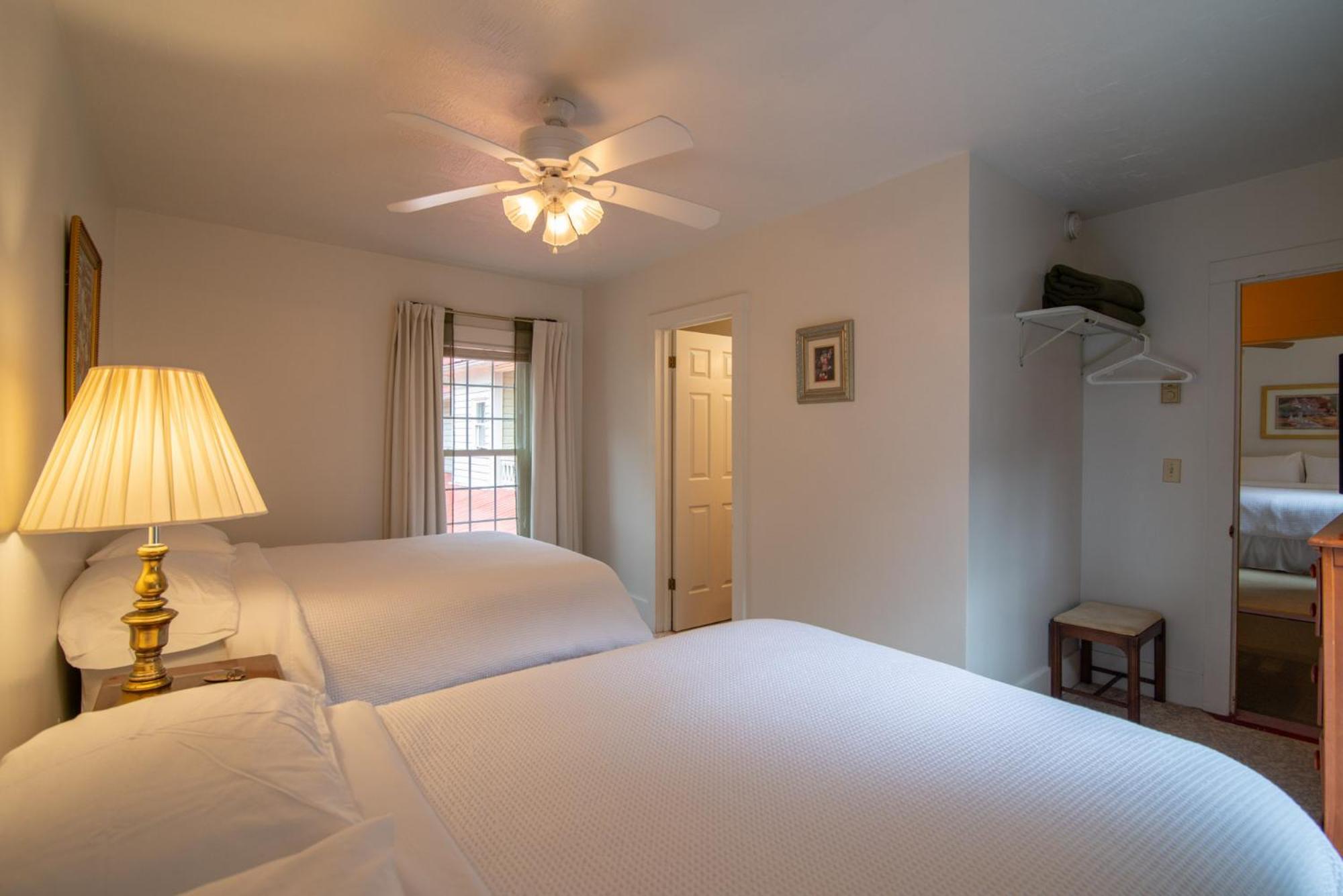 Moore House Inn & Cabins Marlinton 部屋 写真