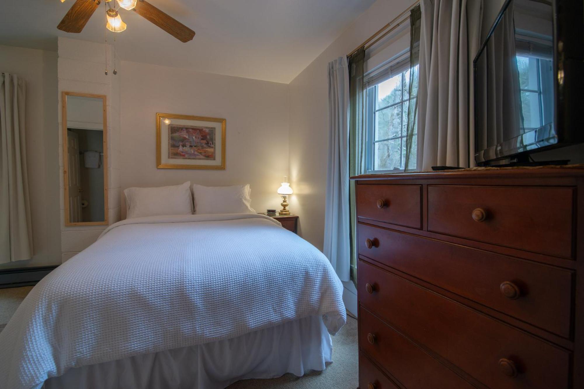 Moore House Inn & Cabins Marlinton 部屋 写真