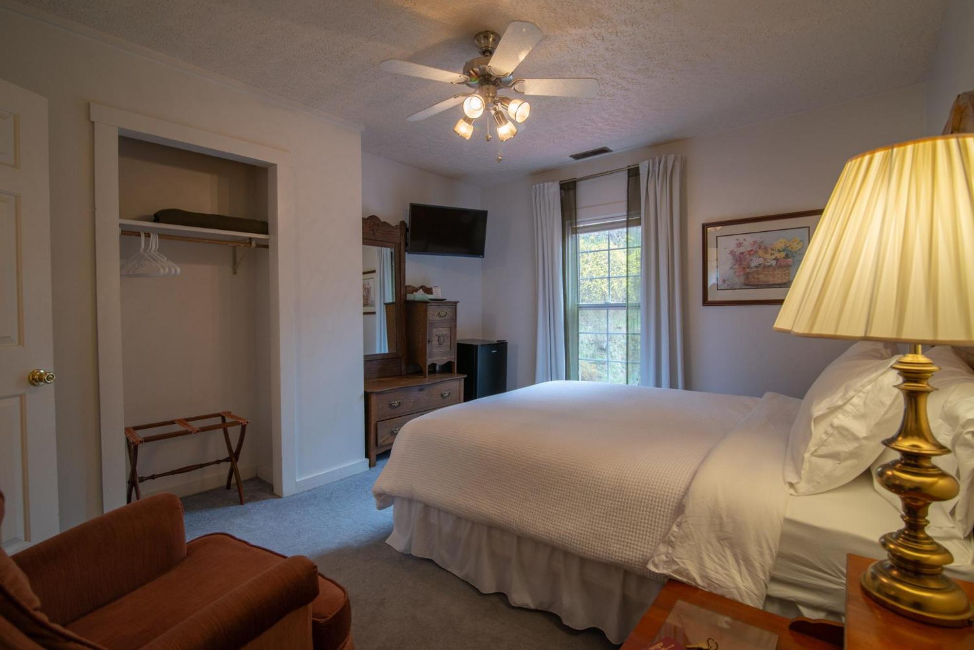 Moore House Inn & Cabins Marlinton 部屋 写真