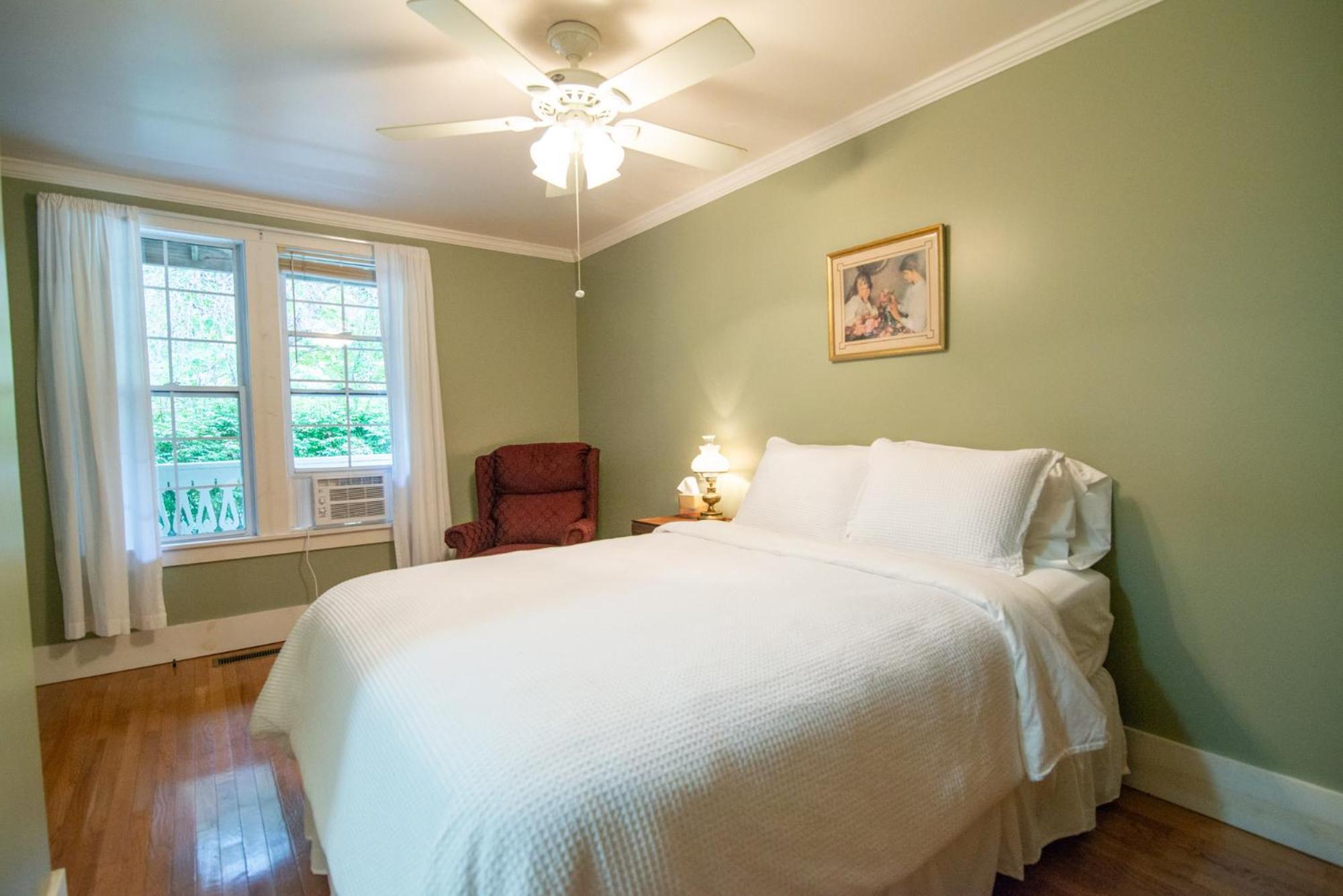 Moore House Inn & Cabins Marlinton 部屋 写真