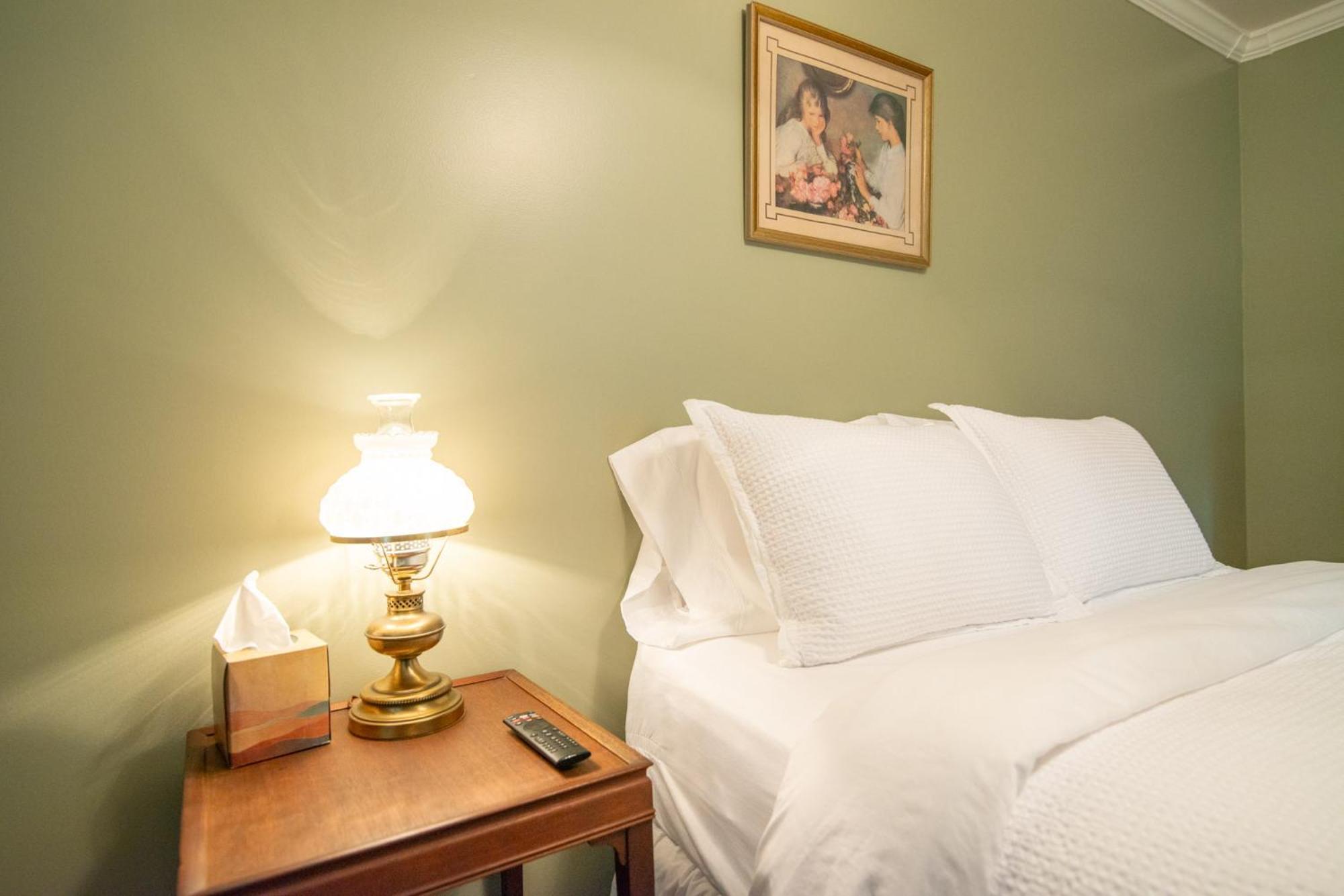 Moore House Inn & Cabins Marlinton 部屋 写真